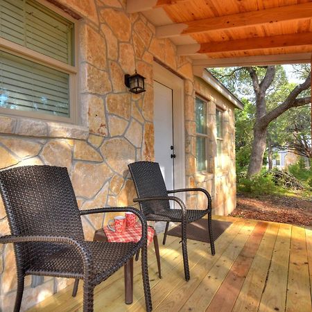 Cabins At Flite Acres - Mockingbird Cabin Wimberley Εξωτερικό φωτογραφία
