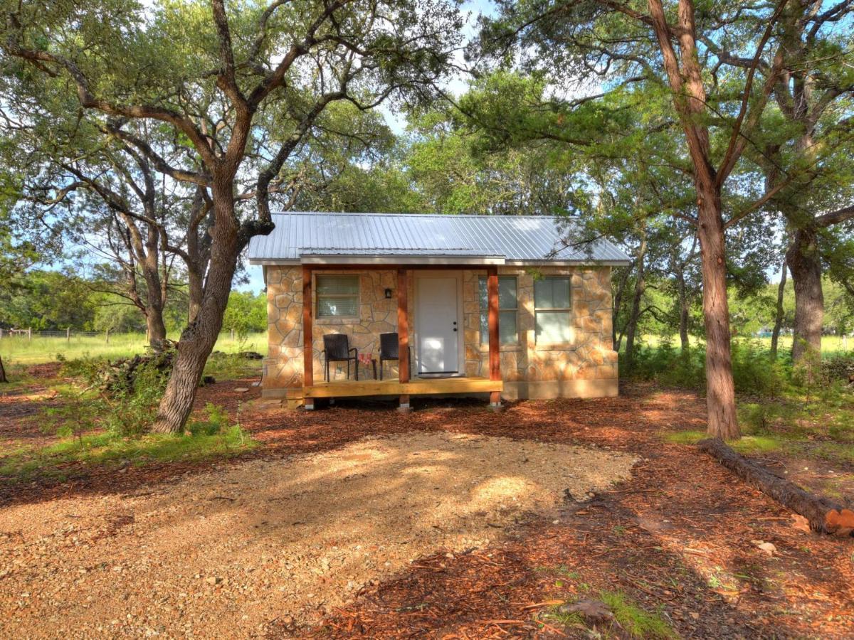 Cabins At Flite Acres - Mockingbird Cabin Wimberley Εξωτερικό φωτογραφία