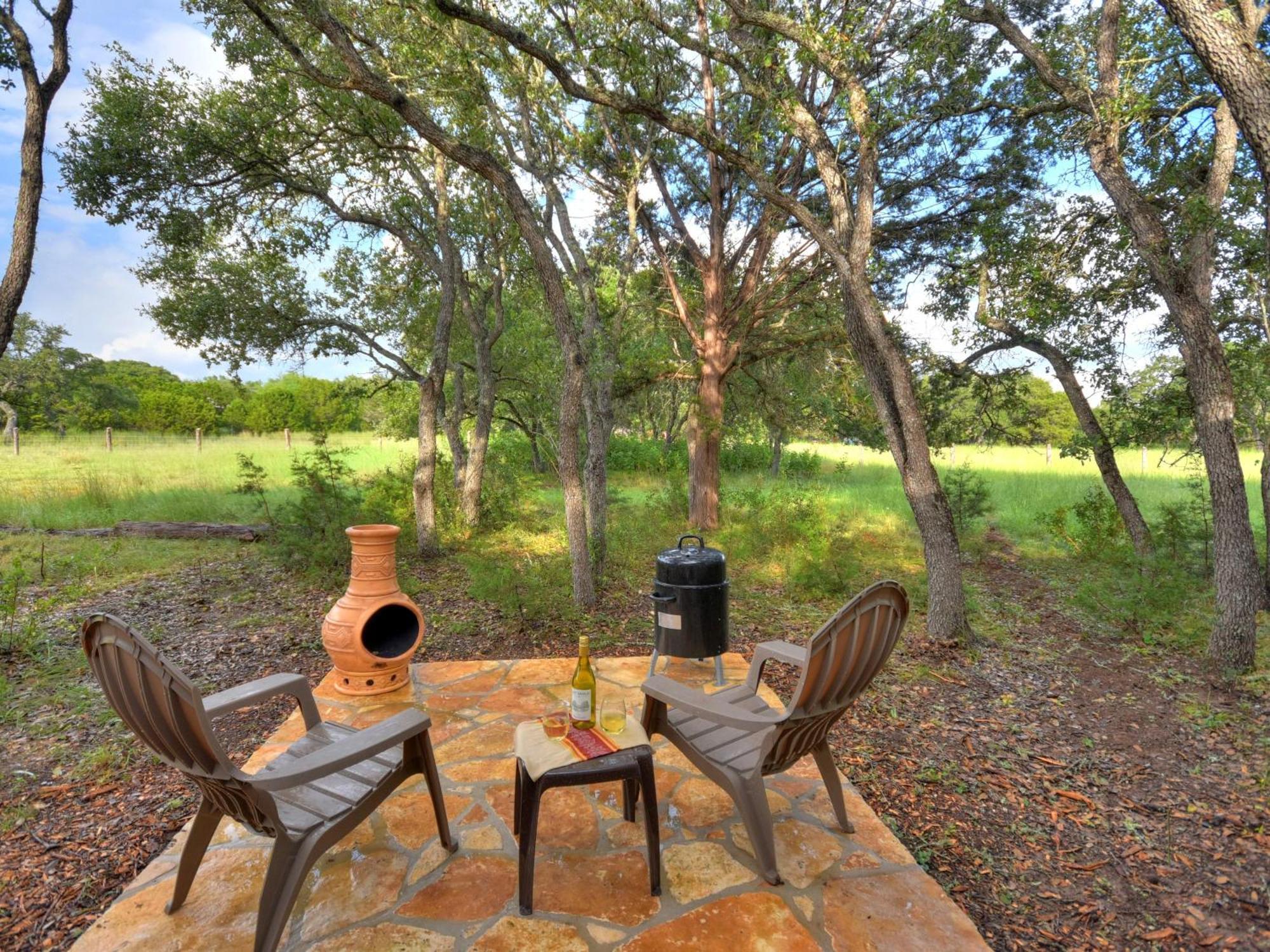 Cabins At Flite Acres - Mockingbird Cabin Wimberley Εξωτερικό φωτογραφία