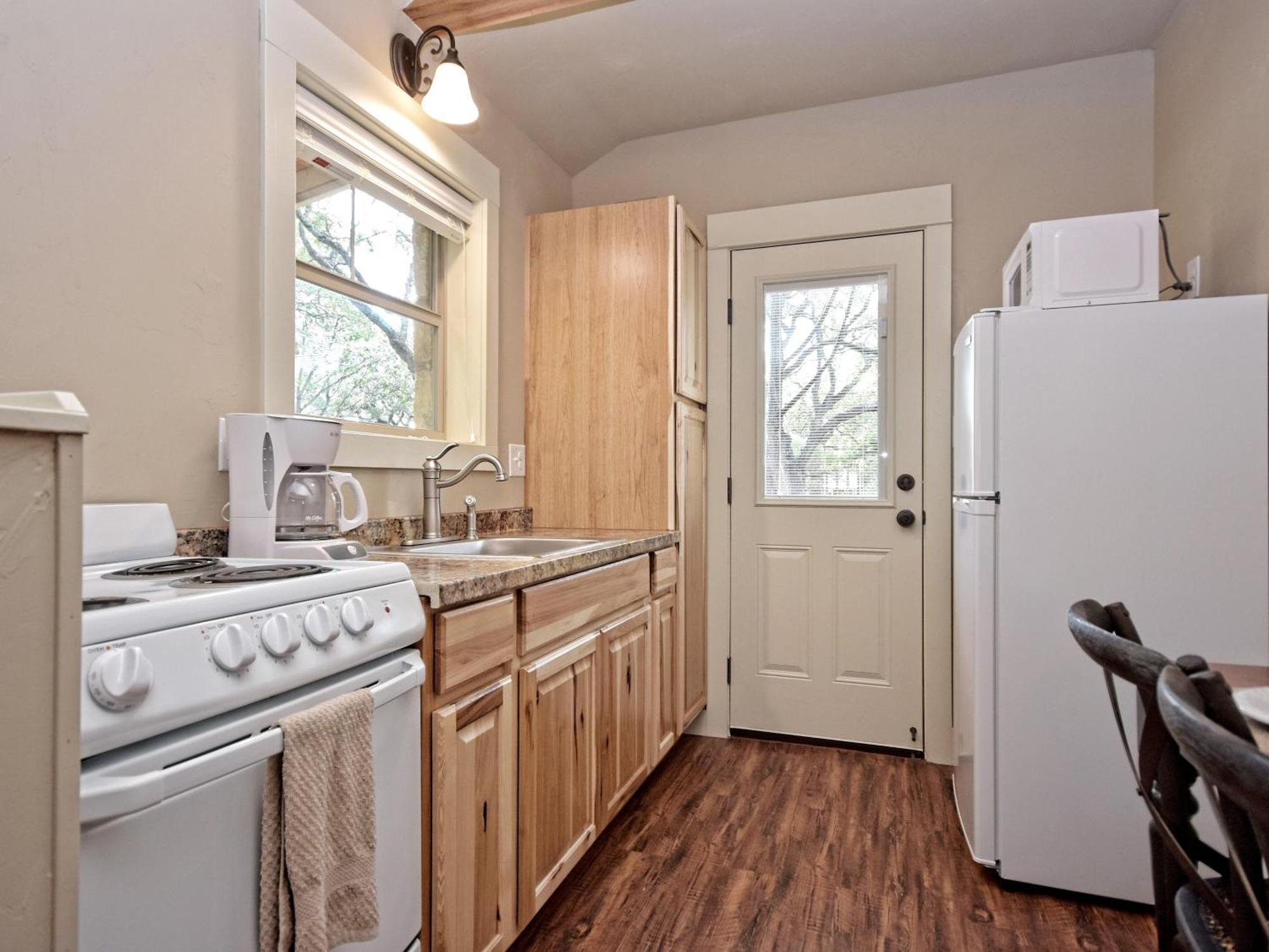 Cabins At Flite Acres - Mockingbird Cabin Wimberley Εξωτερικό φωτογραφία